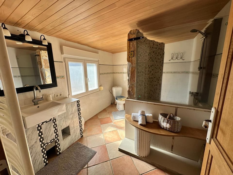 Comfort Double Room, Garden View | Bathroom