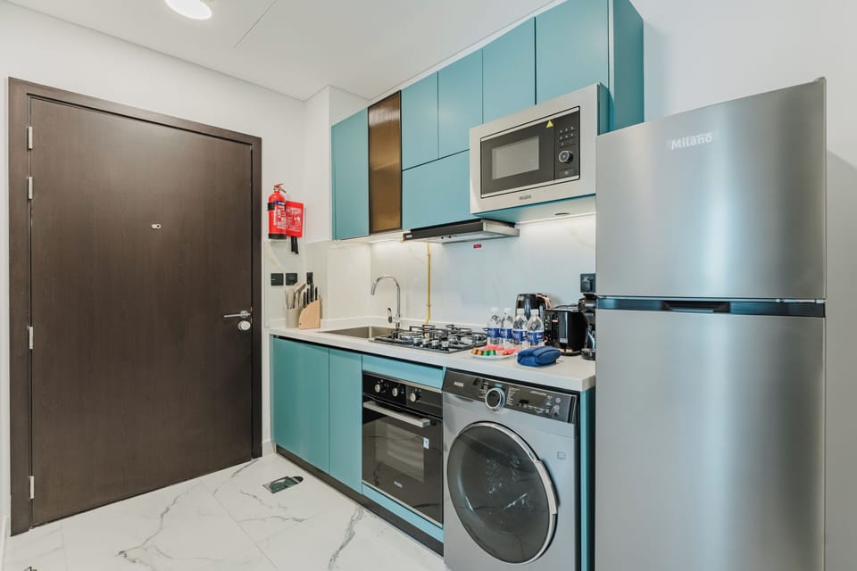 Exclusive Studio, 1 Queen Bed, Private Pool, City View | Private kitchen | Full-size fridge, microwave, oven, stovetop