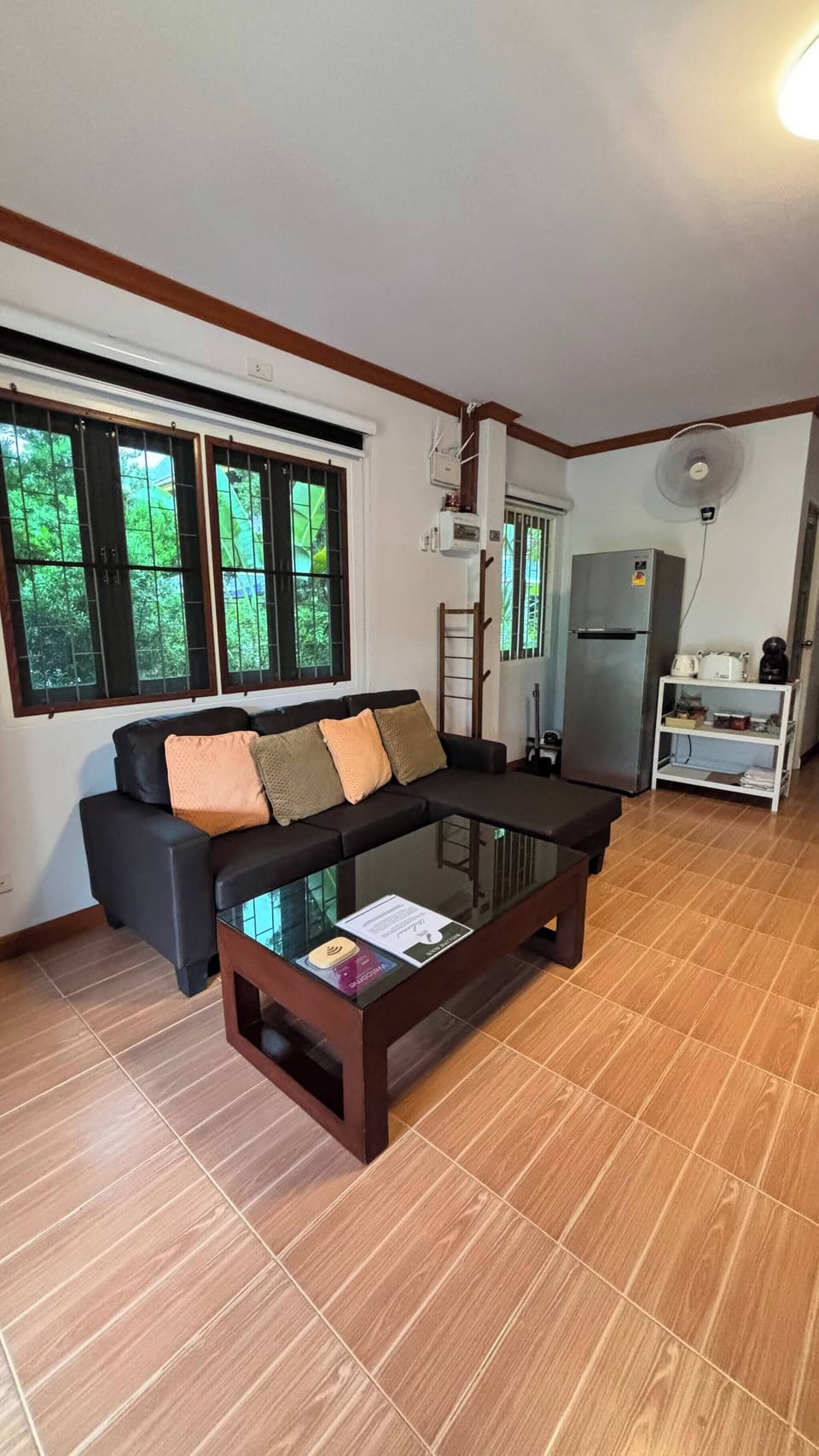 House, 1 Bedroom, Smoking, Private Pool | Living room | Books