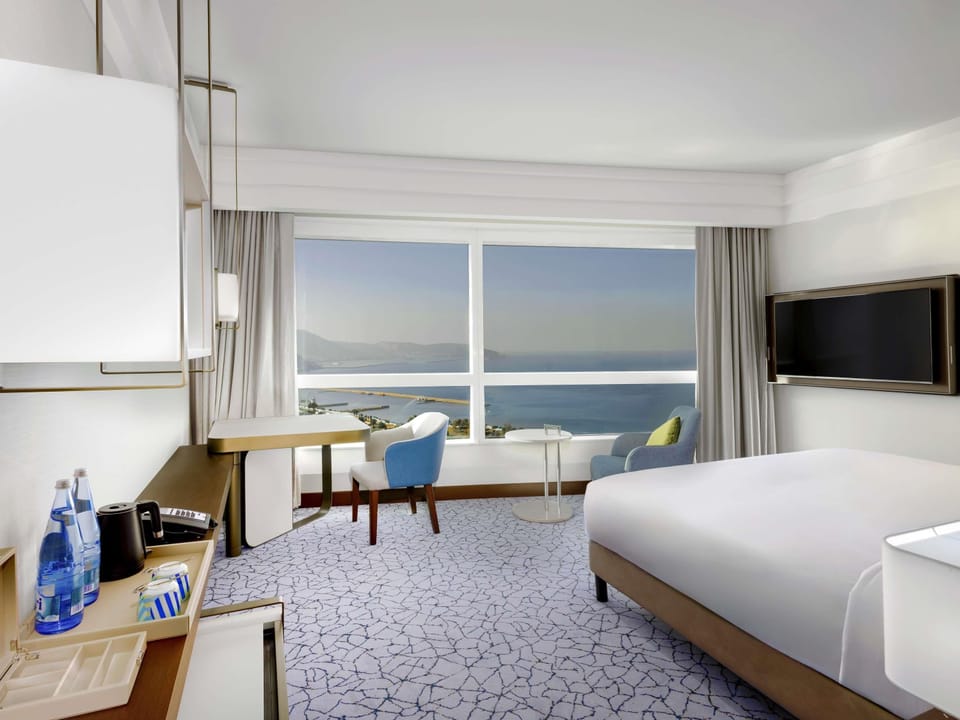 1 bedroom, down comforters, pillowtop beds, minibar