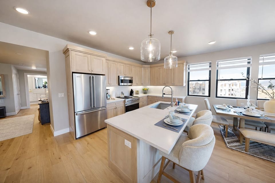 Condo, 3 Bedrooms | Private kitchen | Fridge, oven, coffee/tea maker, toaster