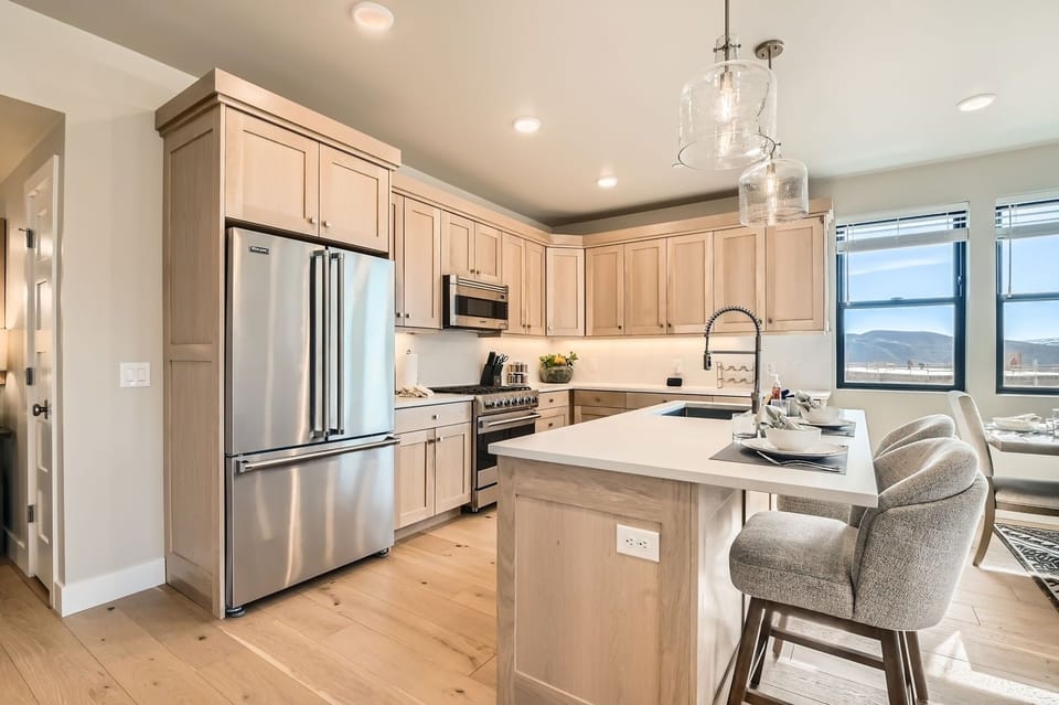 Condo, 3 Bedrooms | Private kitchen | Fridge, oven, coffee/tea maker, toaster