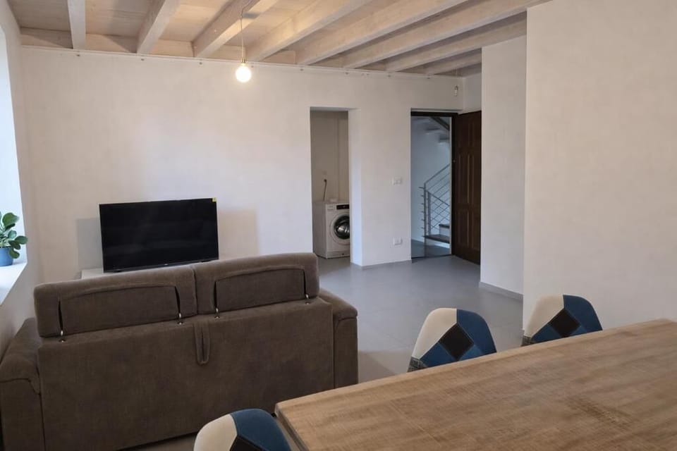 Deluxe Apartment, Balcony | Interior