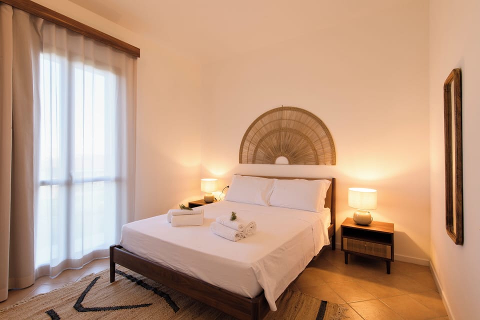 Minibar, desk, free WiFi, bed sheets