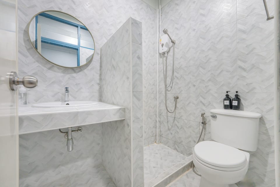 Family Room | Bathroom