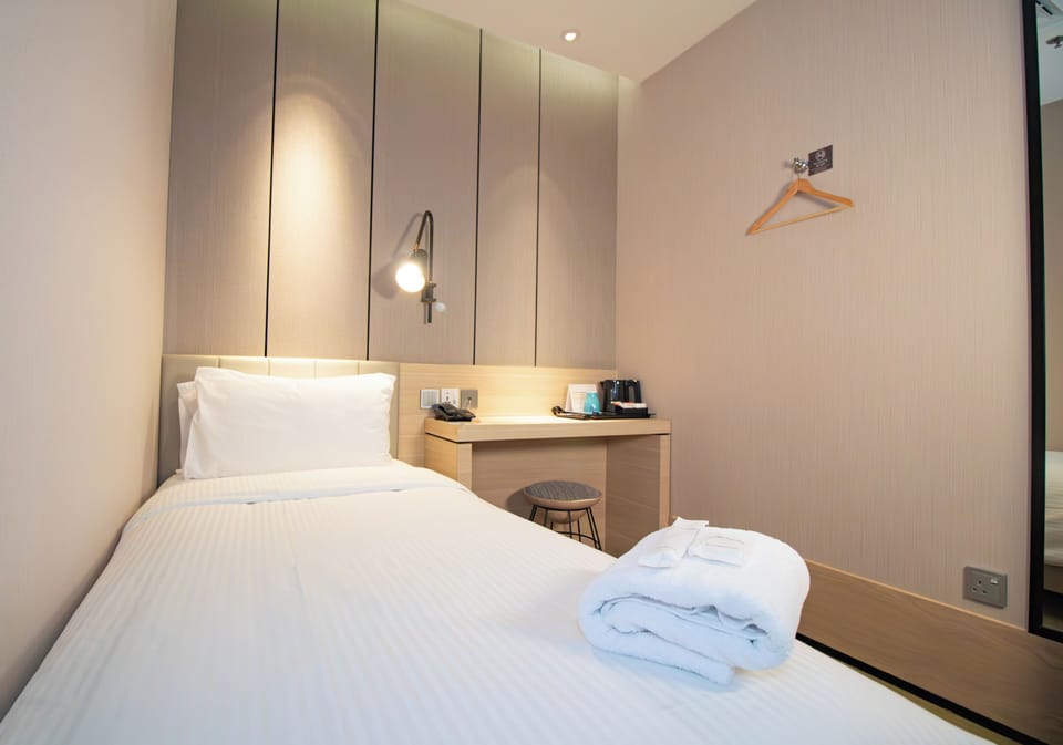 Egyptian cotton sheets, premium bedding, WiFi (free), bed sheets