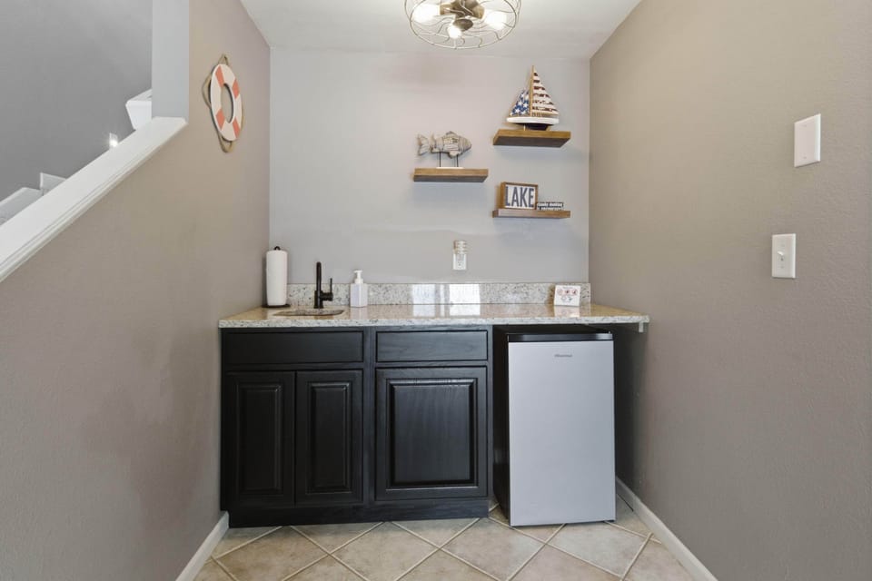 House, Multiple Beds, Patio (59 Rosco Road) | Interior