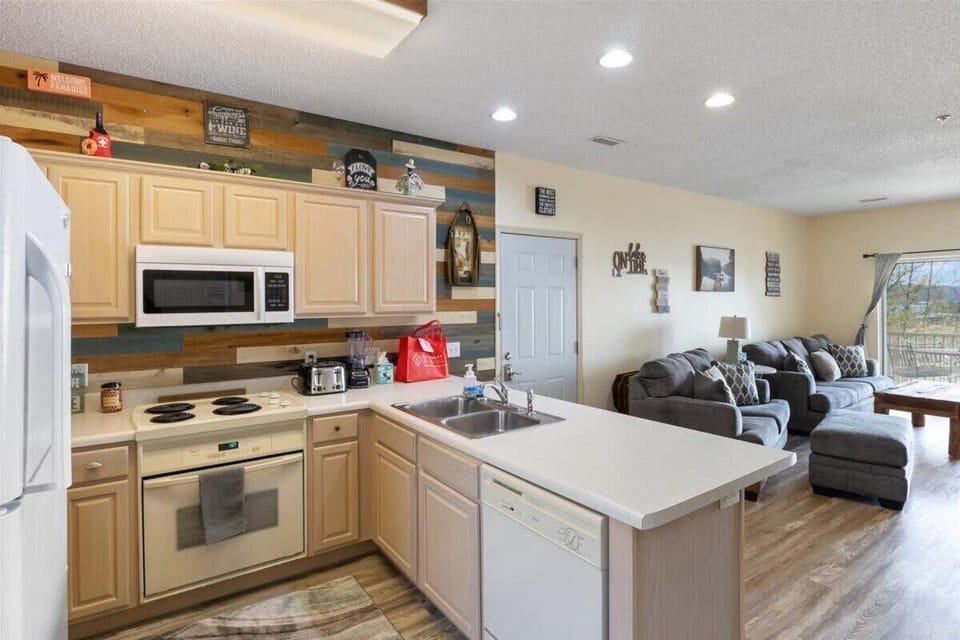 Condo, Multiple Beds, Patio (179 Vintage Land 2A) | Private kitchen