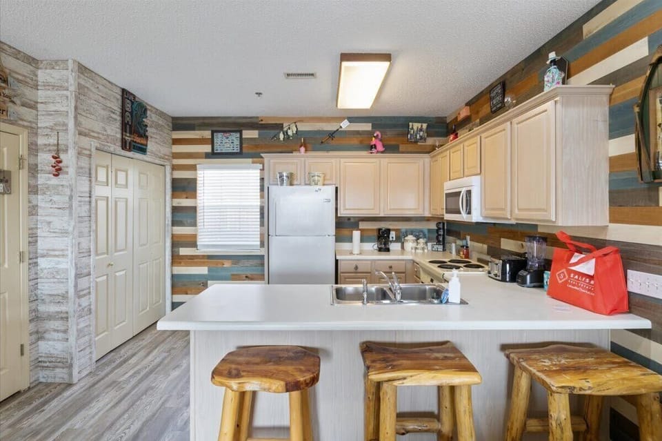 Condo, Multiple Beds, Patio (179 Vintage Land 2A) | Private kitchen