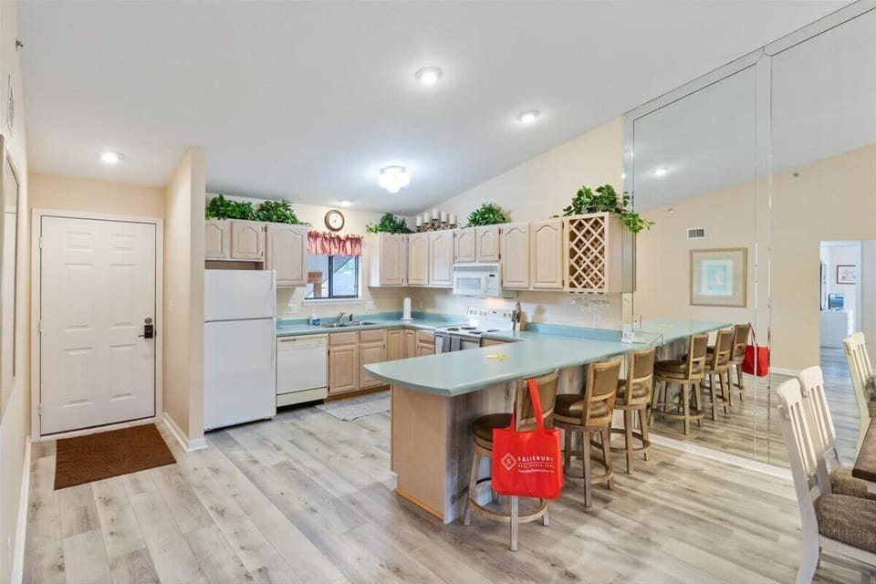 Condo, Multiple Beds, Patio (611 Lazy Days T12) | Private kitchen