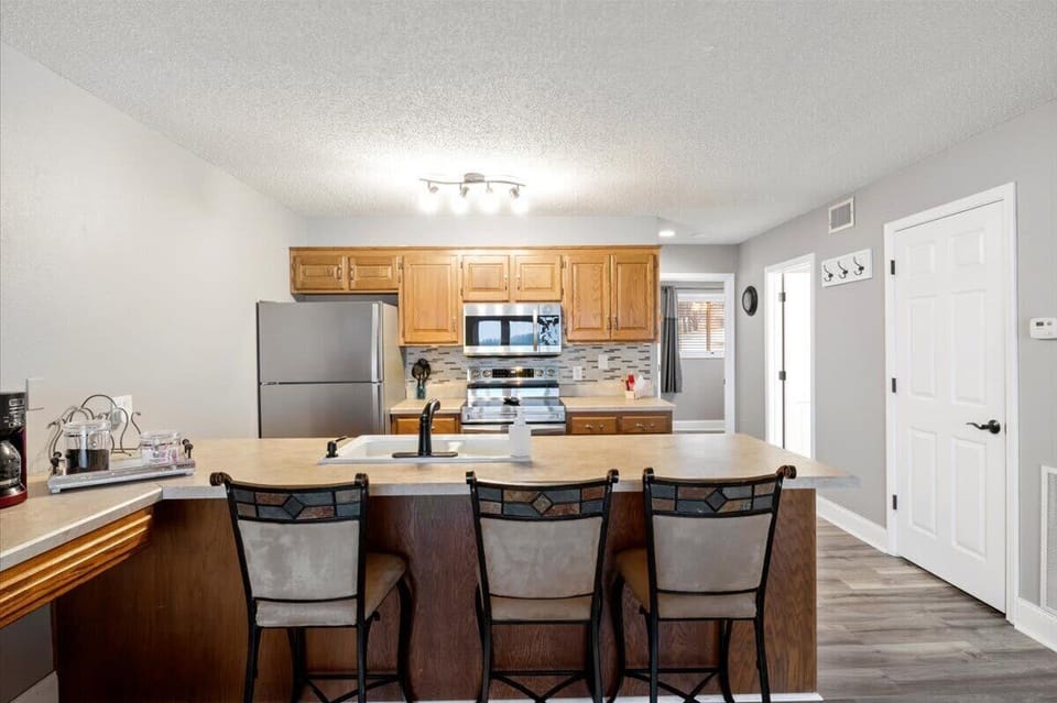 Condo, Multiple Beds, Patio, Pool View (1554 Harbor Pt 303B) | Private kitchen