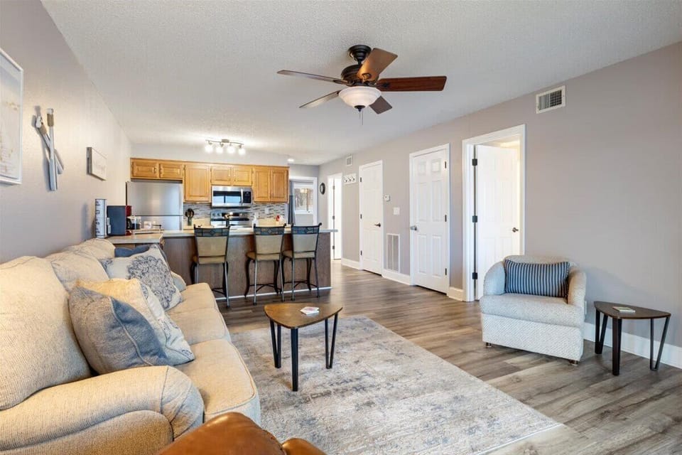 Condo, Multiple Beds, Patio, Pool View (1554 Harbor Pt 303B) | Living area
