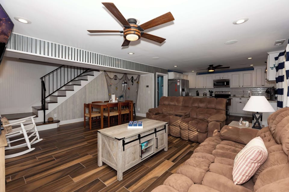 House, Multiple Beds, Patio, Garden View (70 Water oak) | Living area