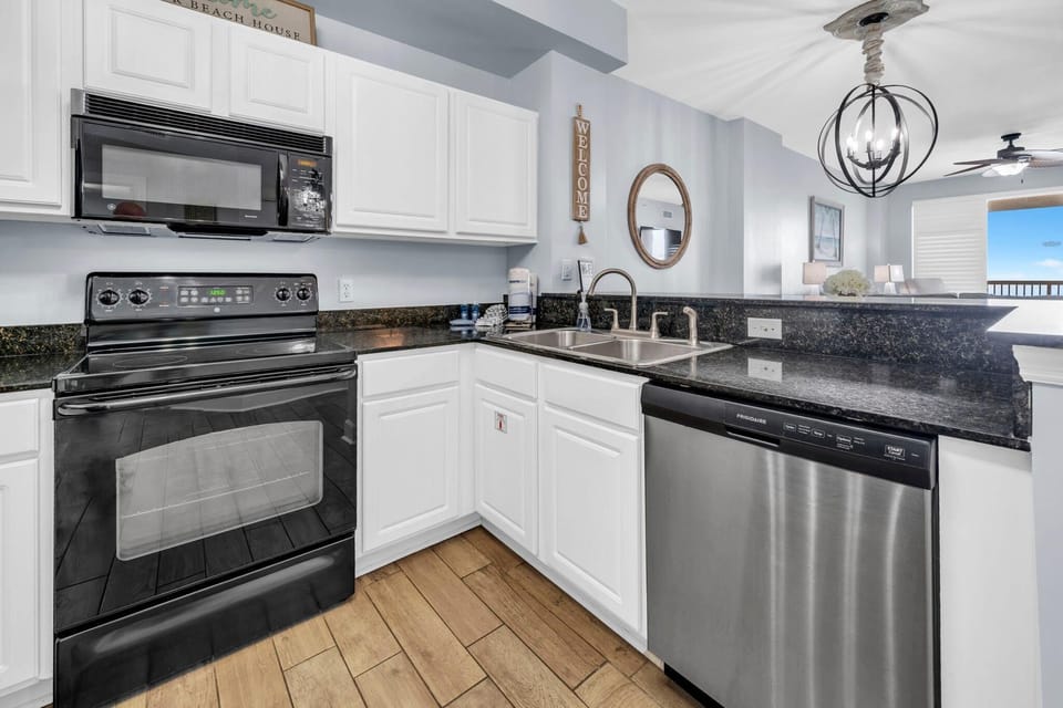 Condo, Multiple Beds (Sunrise Beach #1010) | Private kitchen