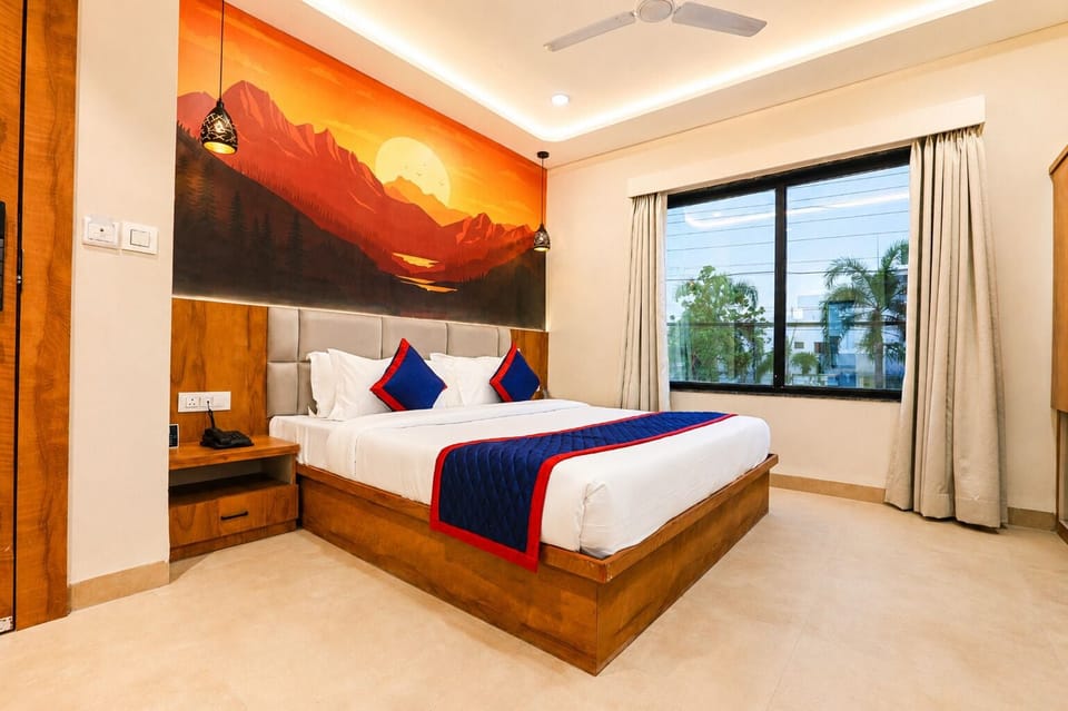 Premium Room | Premium bedding, desk, laptop workspace, iron/ironing board
