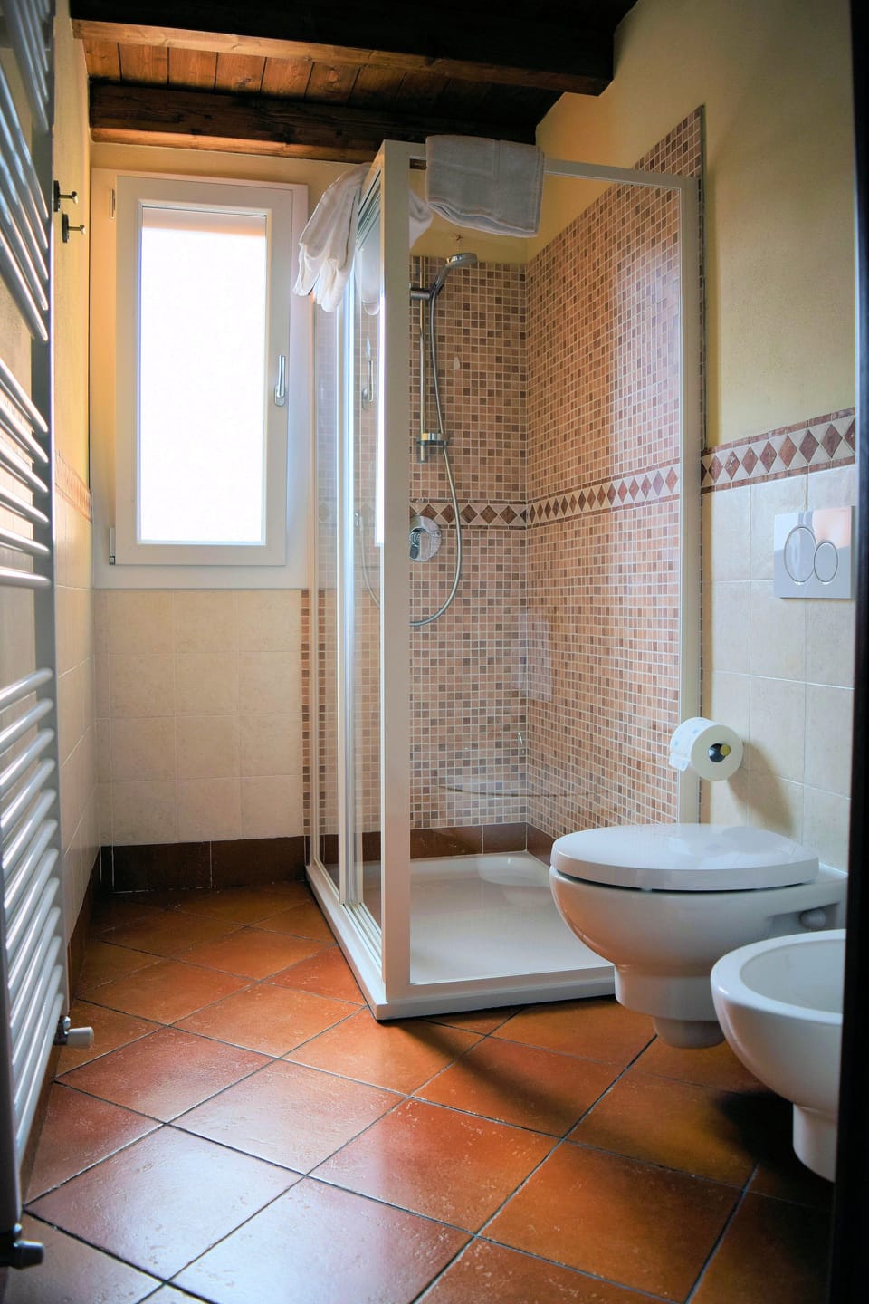 Comfort Double Room | Bathroom | Shower, rainfall showerhead, free toiletries, hair dryer