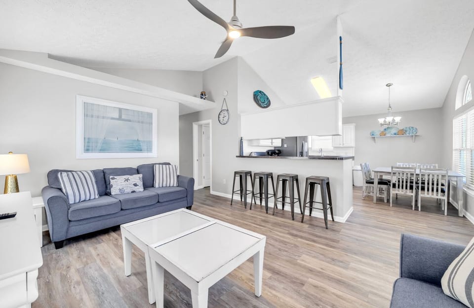 House, Multiple Beds (Seagrass Way) | Living area