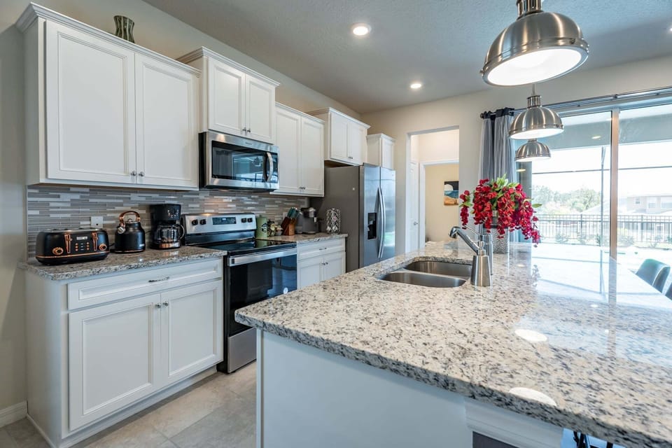 House, 5 Bedrooms | Private kitchen | Fridge, oven, coffee/tea maker, toaster
