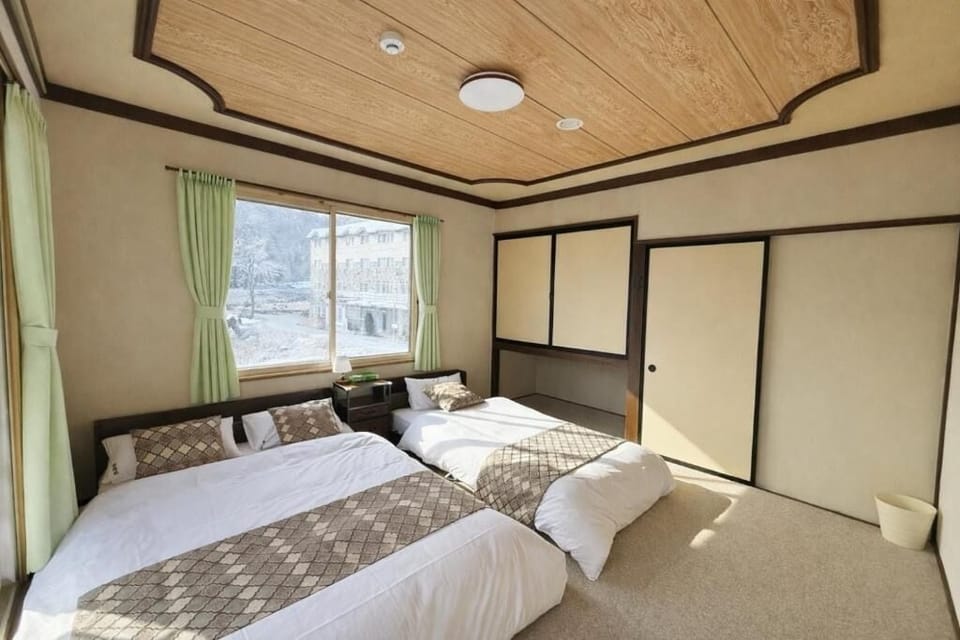 Classic Triple Room, Mountain View | Blackout drapes, free WiFi