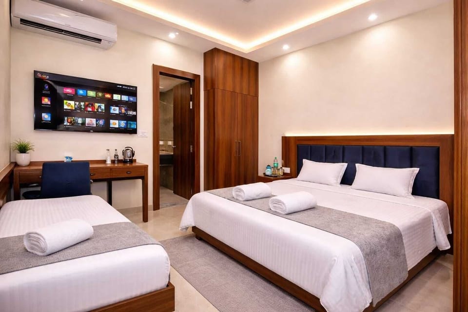 Family Triple Room | Desk, laptop workspace, free WiFi