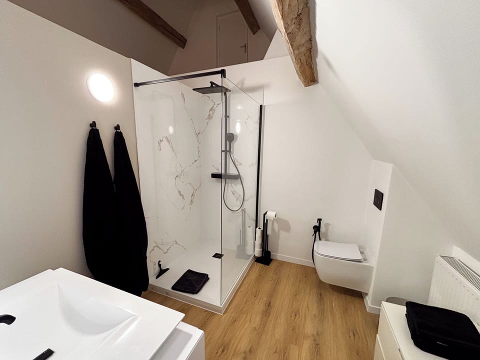 Deluxe Suite, Non Smoking, Garden View | Bathroom