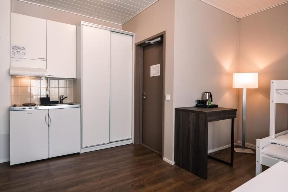 Family Room, Non Smoking, Kitchenette | Interior