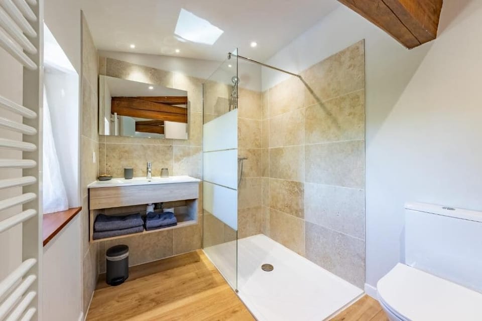 Comfort Quadruple Room, Garden View | Bathroom