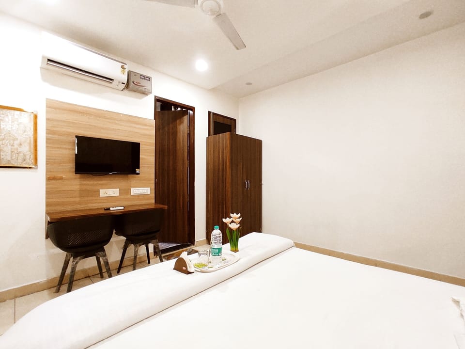Classic Double Room | Desk, laptop workspace, free WiFi