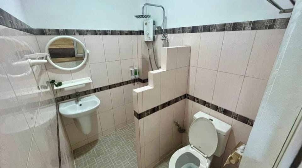 Basic Room, Balcony, Garden View | Bathroom | Shower, free toiletries, toilet paper
