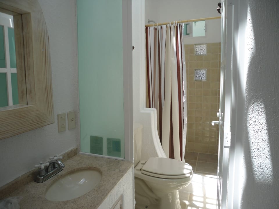 Shower, free toiletries, towels