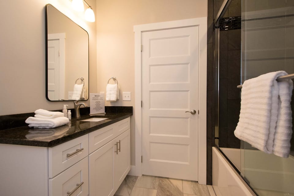 Hendersonville Duplex Sleeps 8 Free Tix House in Hendersonville