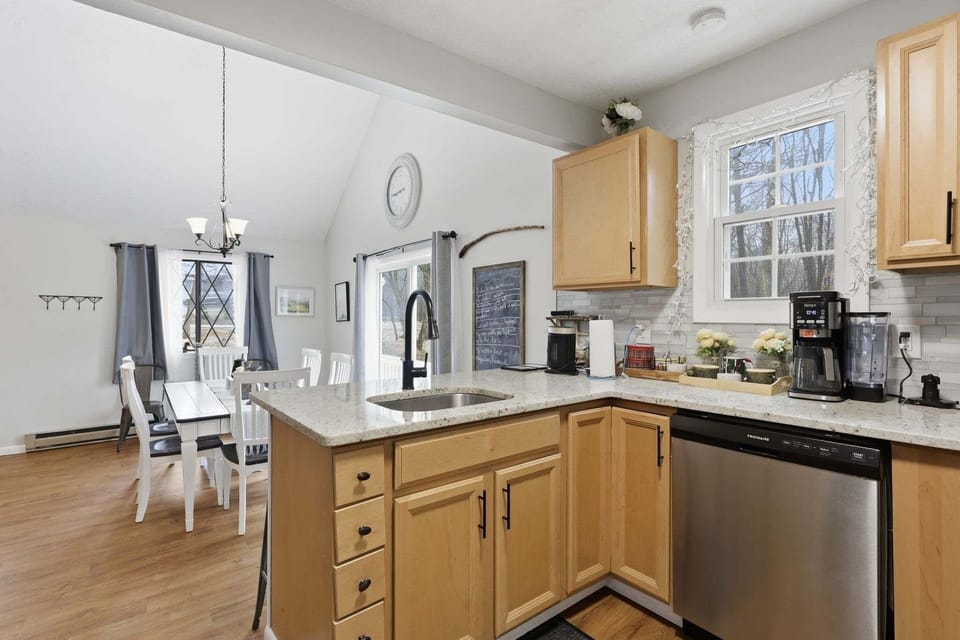 House, 3 Bedrooms | Private kitchen | Coffee/tea maker, fridge, oven, toaster