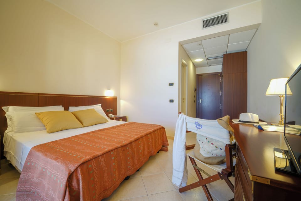 Double or Twin Room | Desk, free WiFi, bed sheets
