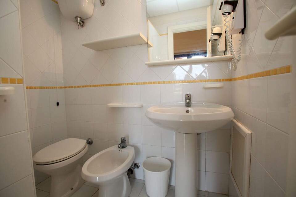 Double or Twin Room | Bathroom | Free toiletries, hair dryer, towels