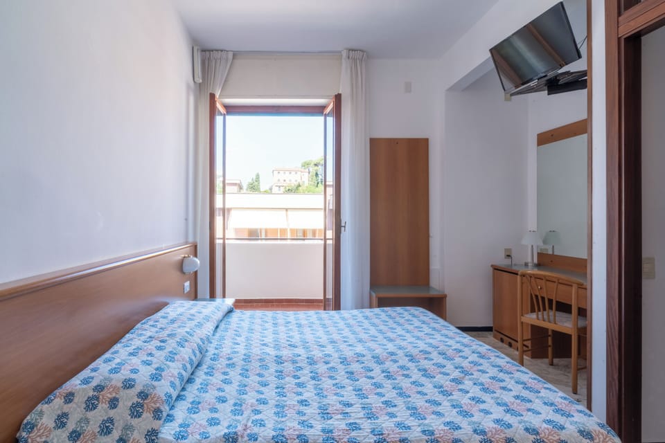 Minibar, in-room safe, free WiFi, bed sheets