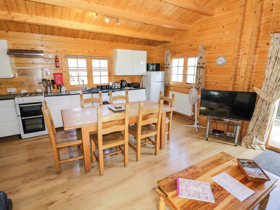 Cookware/dishes/utensils