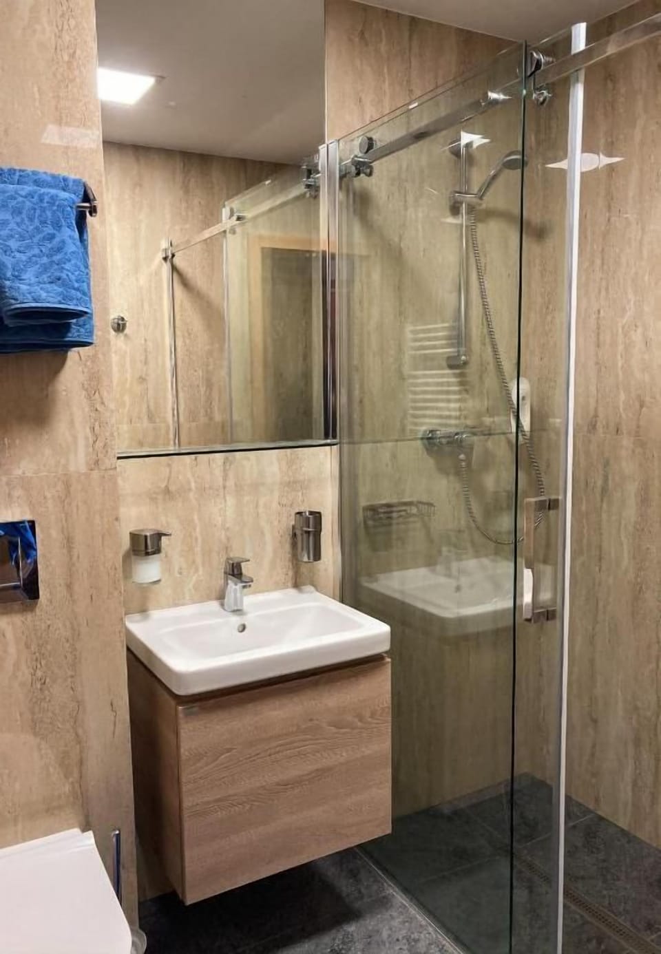 Economy Double Room | Bathroom