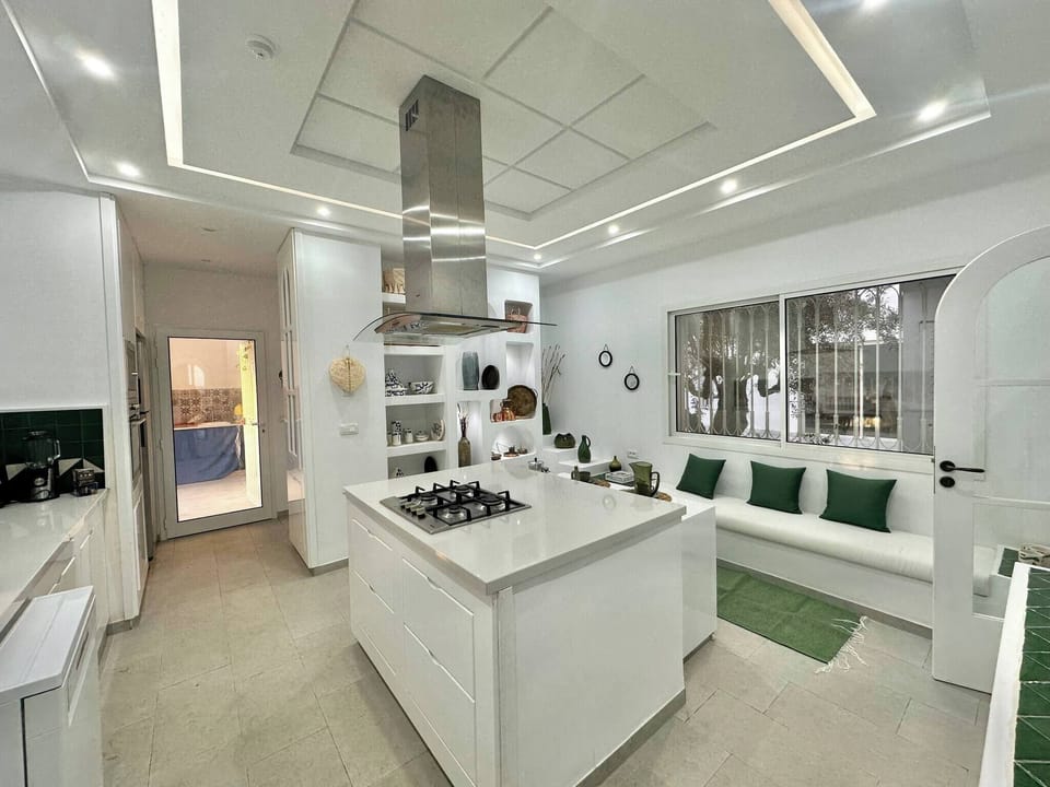 House, 4 Bedrooms, Private Pool, Garden View | Private kitchen
