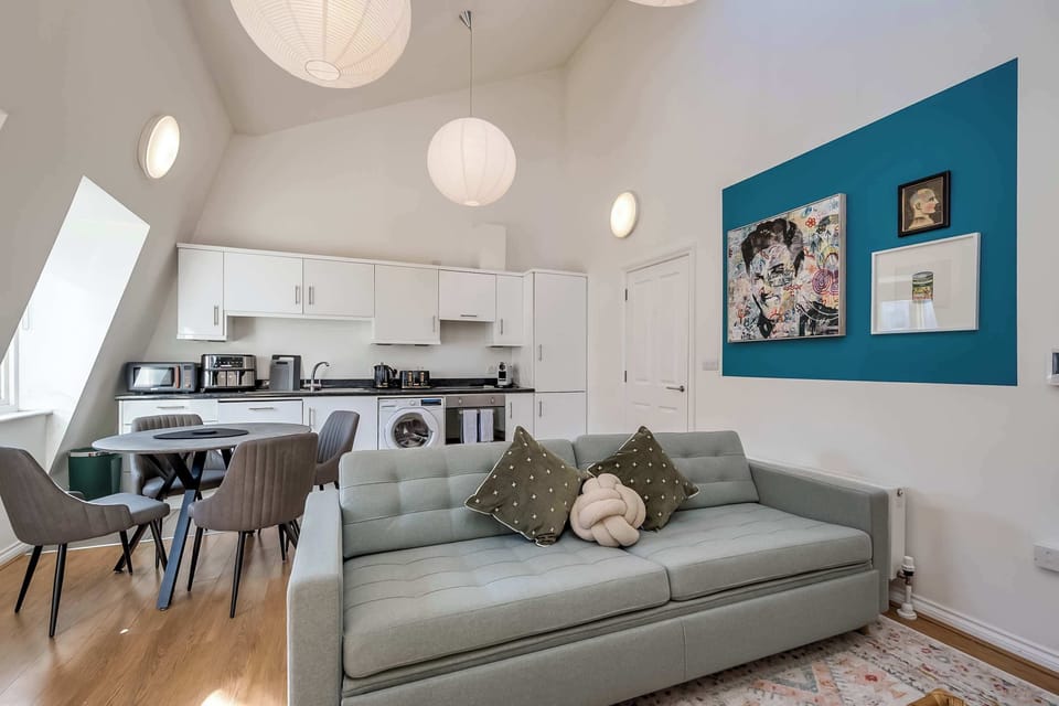 Apartment | Living area | TV