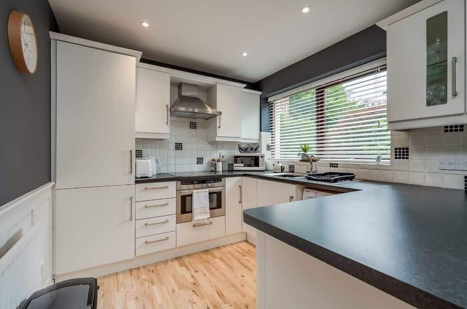 Superior Apartment, 2 Bedrooms | Private kitchen | Electric kettle