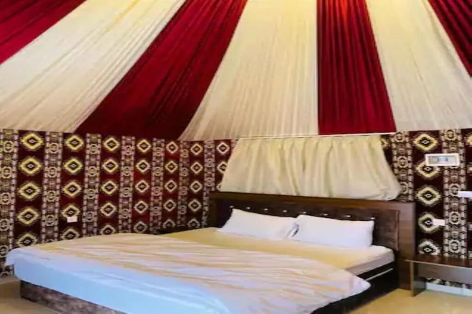 Basic Single Room | In-room safe, iron/ironing board, free WiFi