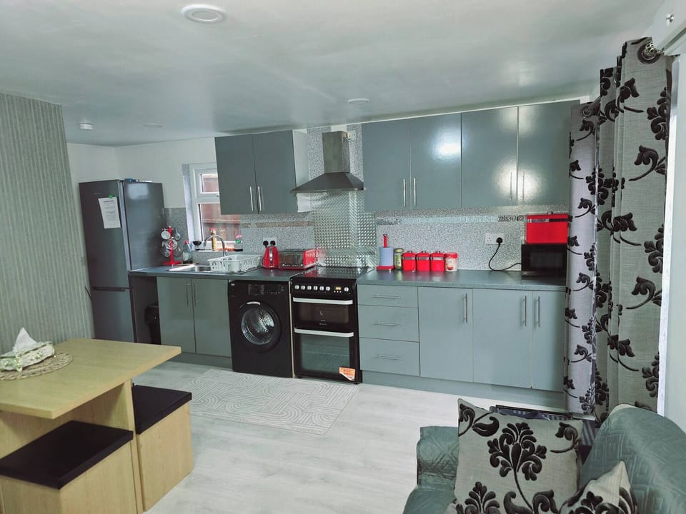Apartment, 1 Bedroom | Private kitchen