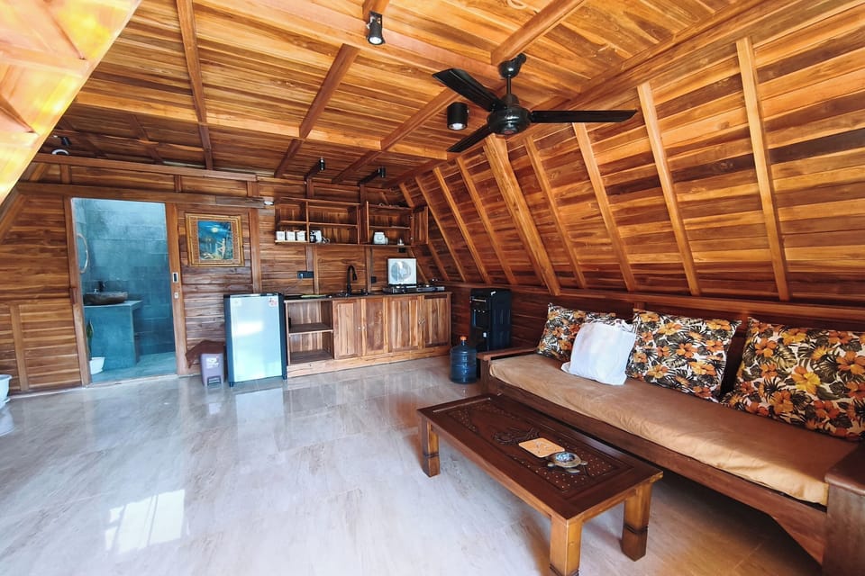 Cabin | Living area | 32-inch LED TV with satellite channels