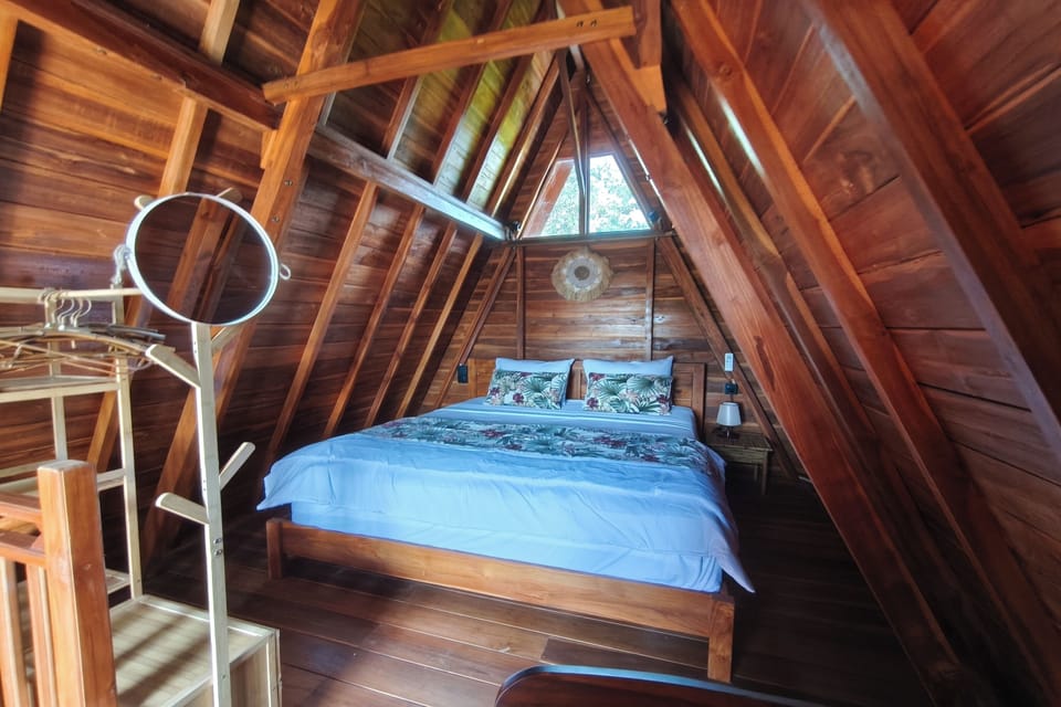 Cabin | Desk, iron/ironing board, free WiFi, bed sheets