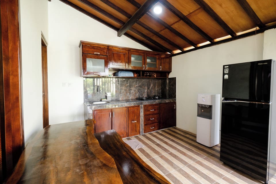 Villa, 6 Bedrooms | Shared kitchen