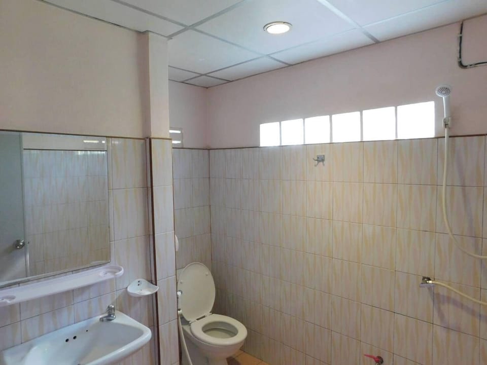 Standard Room | Bathroom