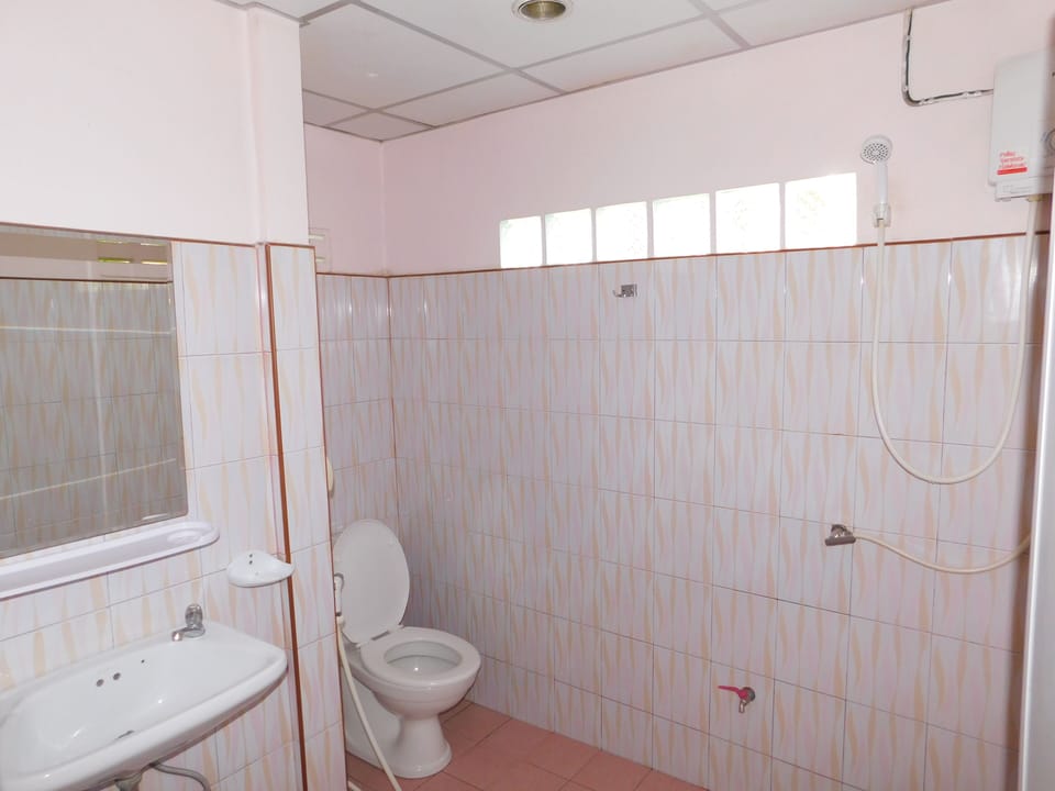 Deluxe Double Room, Garden View | Bathroom