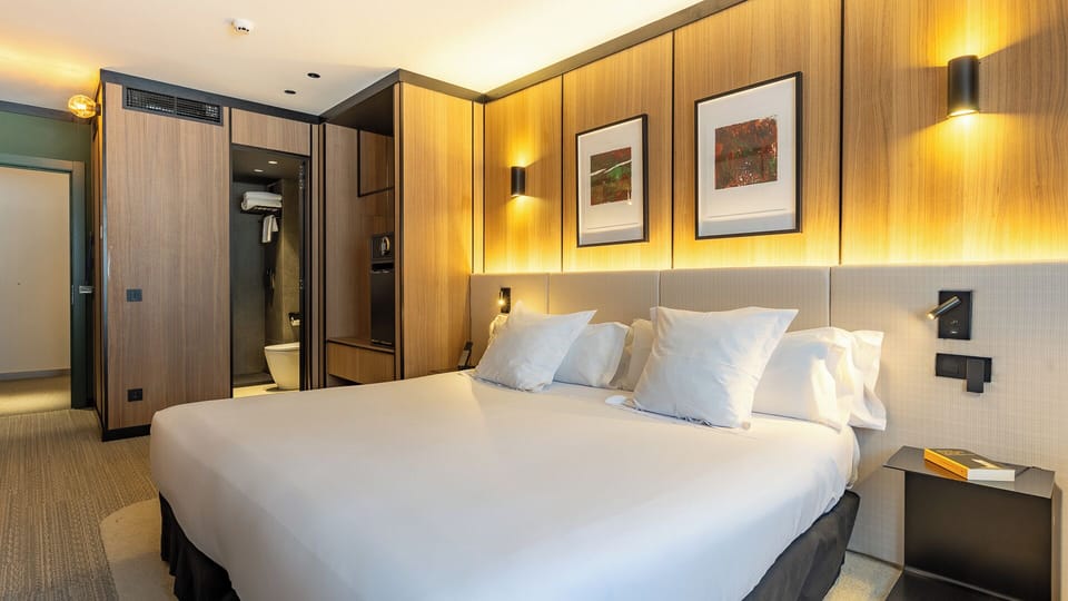 Premium Room (Comfort) | Hypo-allergenic bedding, minibar, in-room safe, desk