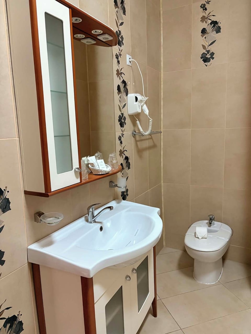Classic Suite, City View | Bathroom | Free toiletries, slippers, towels, soap
