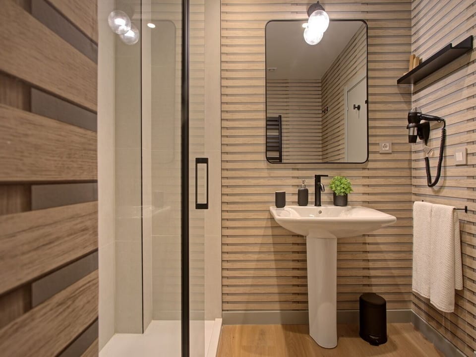 Superior Double Room | Bathroom